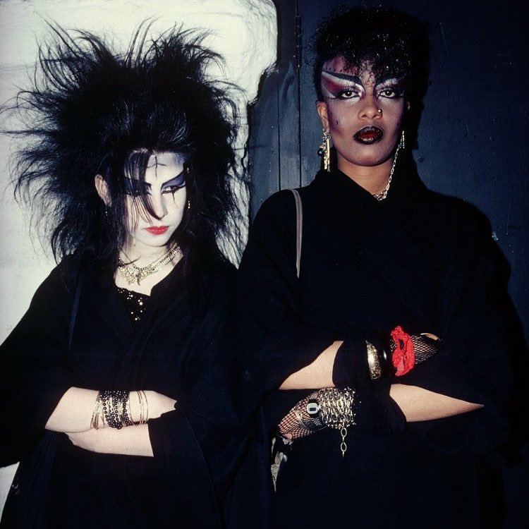 morbidanatomy's tweet photo. Happy World Goth Day! 🖤 @hello_leila examines the complicated and sometimes contradictory meanings behind the color of night—from the aesthetics of mourning and horror to the mythology of “the dark continent” to Black is Beautiful https://t.co/5qwxjlpt7F https://t.co/FEsIzAJJi3