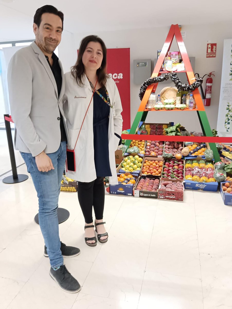 codinmur's tweet image. Está mañana hemos estado representando a Codinmur Región de Murcia  en el Hospital Universitario Virgen de la Arrixaca.Como cada año hemos estado cerquita de ese pedazo de pirámide por @fecoam_ , y en las aulas hospitalarias con los niños haciendo un taller de frutas.
