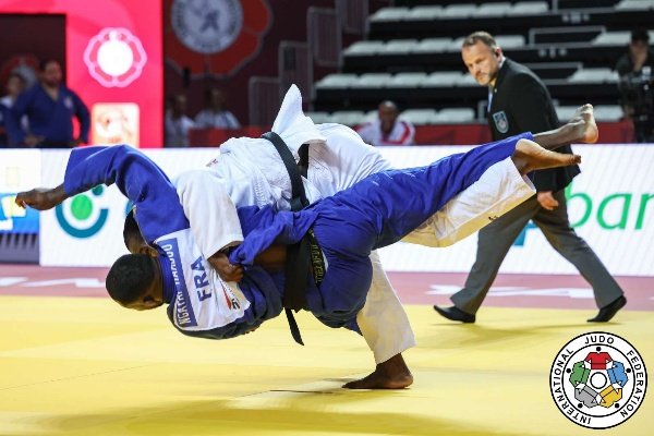 Iván Silva queda séptimo en Mundial de #judo Su actuación ascendió a #Cuba hasta el puesto 26 de la clasificación general. #DeporteCubano jit.cu/NewsDetails.as…