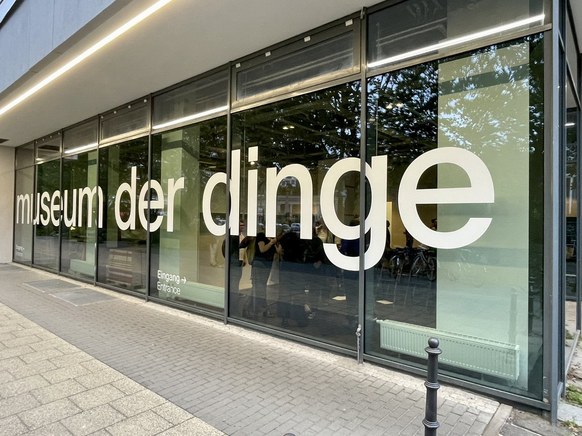 Vom Kotti zum Spittelmarkt: Wiedereröffnung vom Werkbundarchiv - Museum der Dinge. Den Auftakt macht (passend zur eigenen Verdrängungsgeschichte) die Sonderausstellung „Profitopolis oder der Zustand der Stadt“. Viel Erfolg am neuen Standort! Weitere Infos: museumderdinge.de