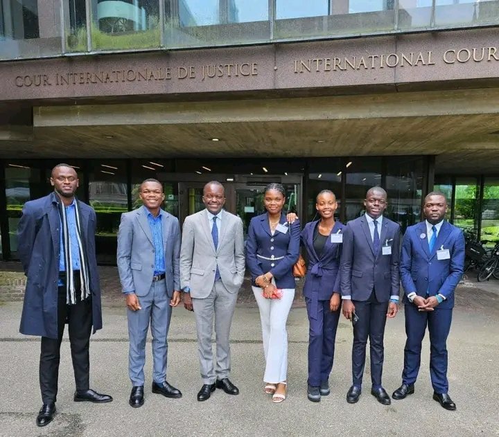 🛑🛑 URGENT 🛑🛑
🌍 L'Université de Kinshasa se hisse en DEMI-FINALE du concours de plaidoiries devant la Cour pénale internationale à La Haye!

 Ils ont battu des universités prestigieuses comme Paris I, Paris II, Lubumbashi et Lyon 3 pour arriver jusqu'ici! 
👏 Allez l'UNIKIN