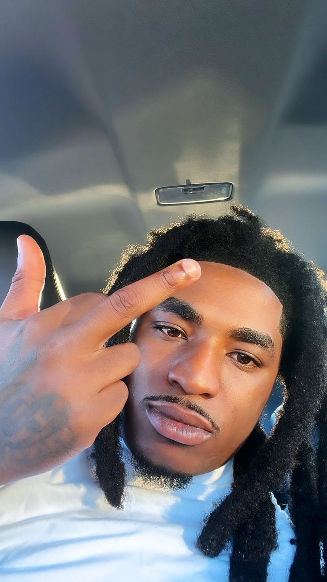 BamRipSouljas's tweet photo. me &amp; Jesus look like twins , same color skin im jus inked up like a pen . https://t.co/DPBxbMEMS4