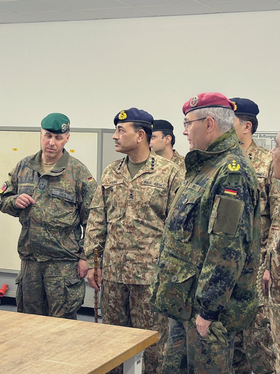 StOffzBw's tweet photo. Ich hatte die Ehre als Mitglied der Delegation @Inspekteur_Heer den #ChiefofArmyStaff #Pakistan ins #Gefechtsübungszentrum @Deutsches_Heer zu begleiten.
I had the honor of accompanying the #CoAS #PAK to the #CombatTrainingCenter #GermanArmy as a member of the #InspH delegation. https://t.co/Q2h2xHJE7F