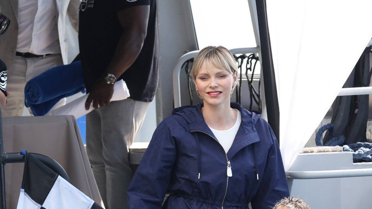 Fürstin Charlène begab sich am 22. Mai für die 'Operation Poseidon' an Bord eines Katamarans. Bei der Aktion war sie sichtlich gut gelaunt. gala.de/royals/allgeme…