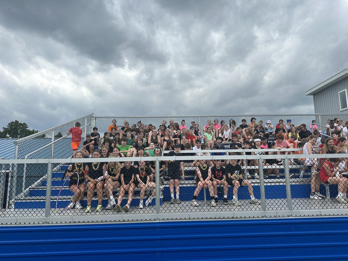 MrsGHMS's tweet photo. Gutschmidt Goonies 2nd place!!! 🏆 😊

Thanks 7 Adventurers for a great field day!! https://t.co/tt3jDbmTbF