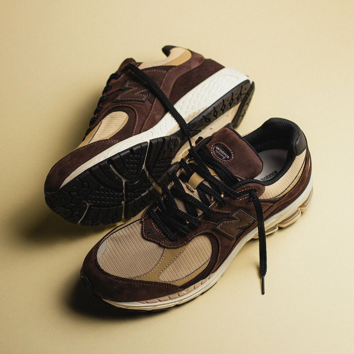PRICE DROP: 40% OFF the New Balance 2002R GORE-TEX 'Coffee' 

BUY HERE: bit.ly/3WhcxTs