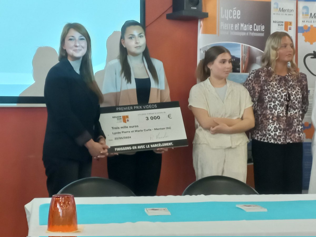 Heureux d'avoir assisté à la remise des prix de la 3ème édition du prix régional @regionsud contre le harcèlement scolaire au @CurieMenton.   Bravo aux 4 lycées lauréats de l'@AcademieNice ! @NatachaChicot @dasen_sieye @LaurentLeMerci4