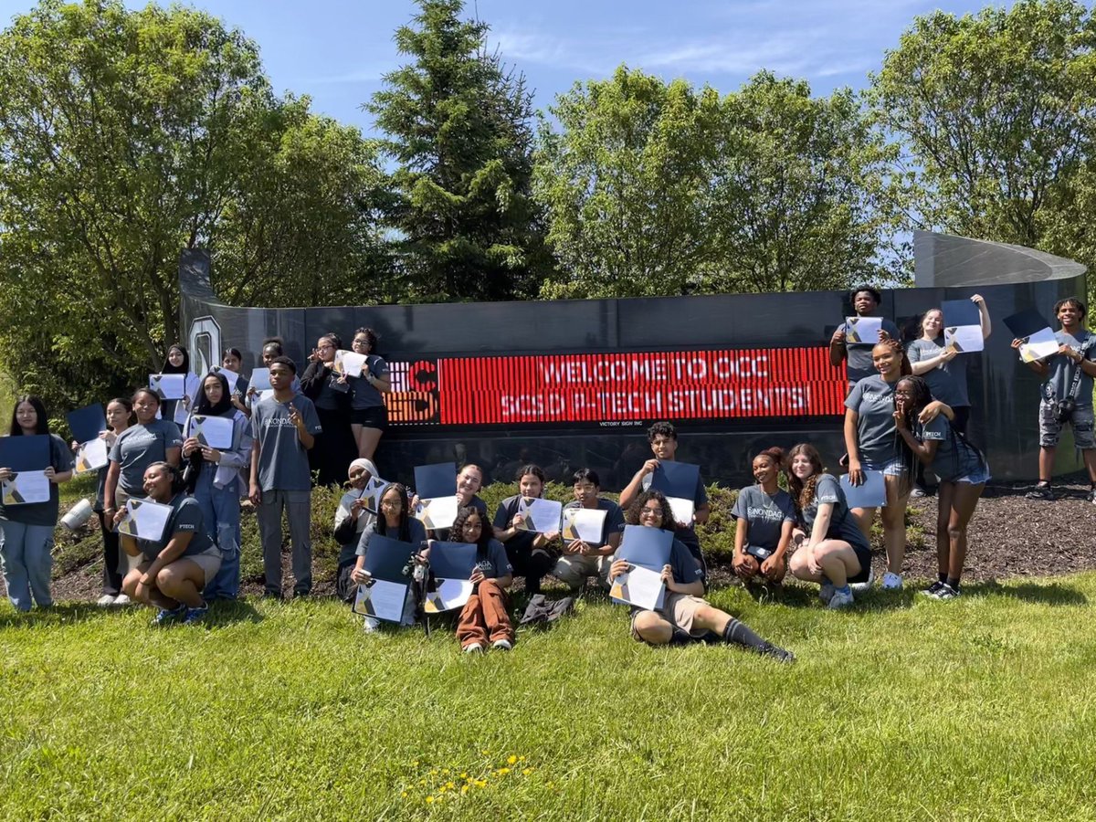 P-TECH students from @HenningerSCSD, @syracuseITC, and @PSLAatFowler participated in a College Signing Day today at @OnondagaCC. We're so proud of these #SCSDCollegeReady students and wish them the best of luck as they continue their studies!