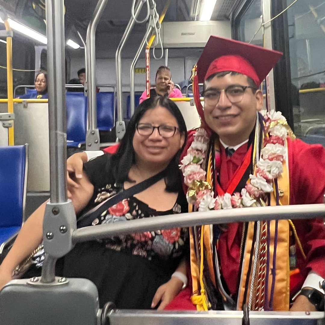 The future rides on VIA! ✨ We're celebrating with all of this year's graduates, with a special shoutout to Desteny Espinoza and Michael Valdez, who took route 75 to their graduation ceremony at @SAC_PR today.🎓 CONGRATULATIONS and THANK YOU for making VIA part of your journey!🎉