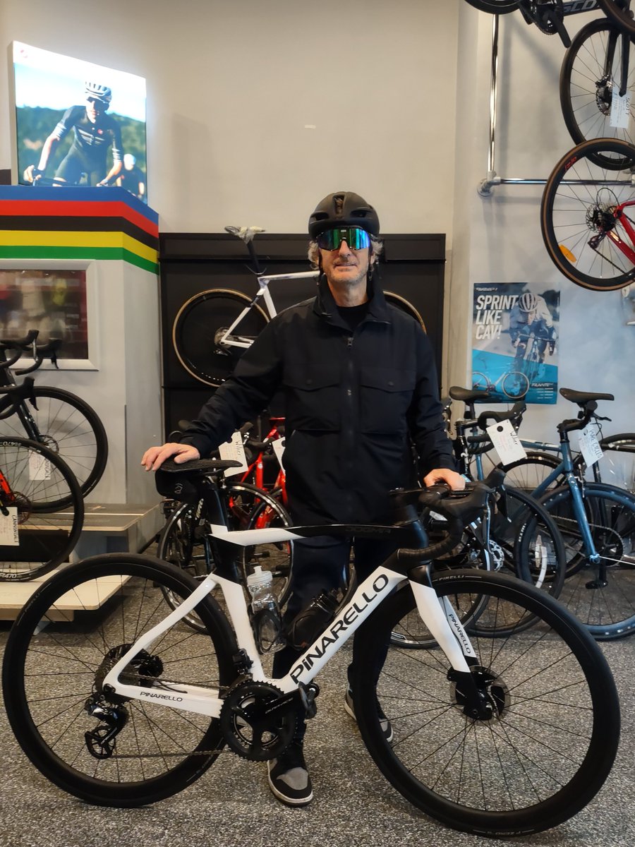 EchelonCyclesNY's tweet photo. It was nice meeting Pablo from Argentina.
He purchased a Fi'zi:k Vento Carbon Saddle, Kask Utopia Helmet in Matt Black, & Koo Demos Sunglasses in Black/Green Pink.
Great photo with his Pinarello ! 🔥
Hope you had a fantastic time at GFNY.
#koo #kaskhelmets #fiziksaddle https://t.co/BCZI6vUWAi