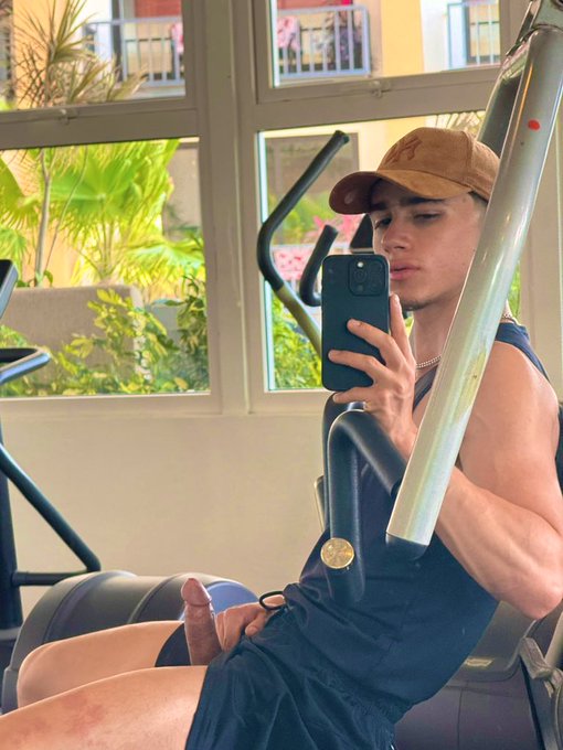 Watch Nathan Luna ❤️‍🔥's leaked NSFW photo on TwXstars