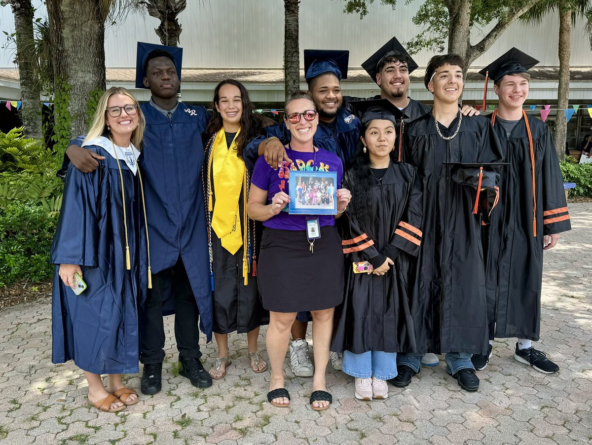 Mrs_EHall's tweet photo. Grad Walk today… love seeing my 4th grade students from 15/16 school year!!
@LelyLionsRoar https://t.co/tpAz9EI3CJ