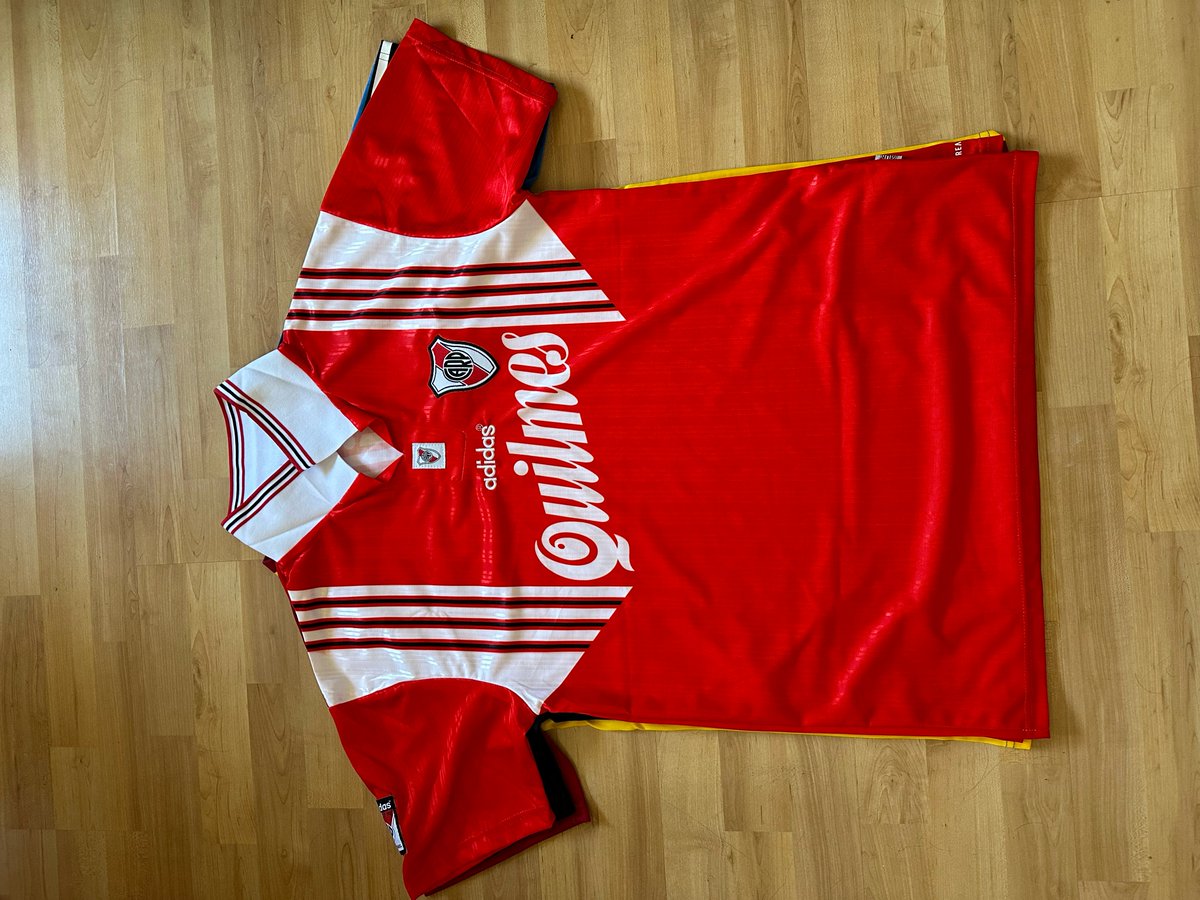 facundopossee's tweet photo. @Luca_serr @GorrasCavs Dos compras ya hechas, en la ultima me llego la retro de la foto. Mandale sin miedo. https://t.co/36ycrs8ts6