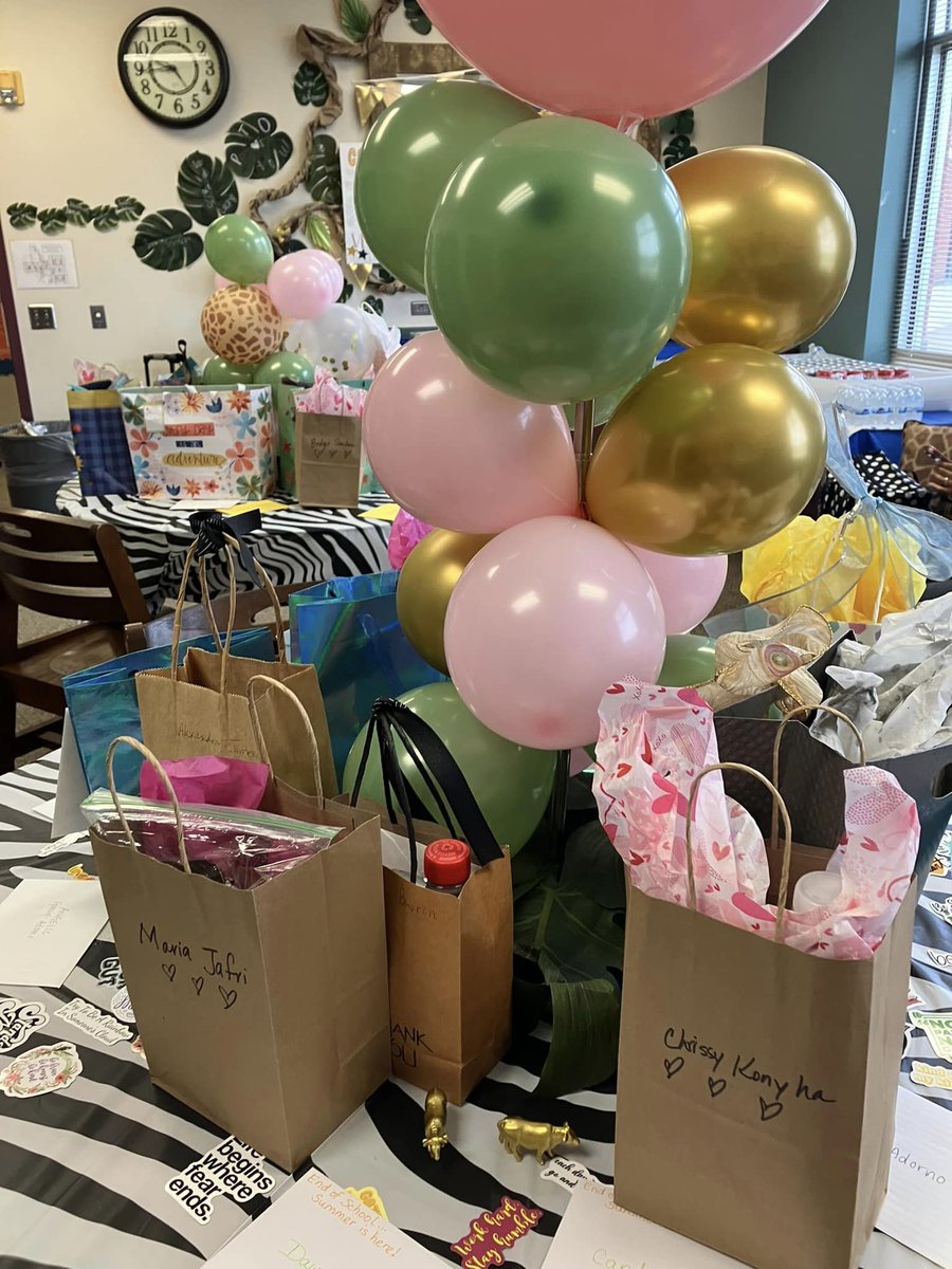 lovingschools's tweet photo. Close out the school year well!

1) FEED TEACHERS &amp; STAFF
Provide lunch as teachers and staff are cleaning out their classrooms and offices! 

2) DEBRIEF
Ask your school liaison what went well and what could be improved for next year!

#ChurchSchoolPartnerships #LovingHouston https://t.co/fP4iN2cseB