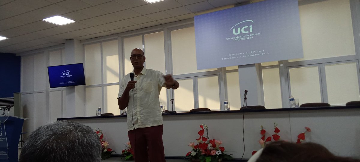 El bloqueo es un instrumento de política exterior de EEUU hacia #Cuba 🇨🇺, pero no el único. 

La polít. EEUU hacia la isla se ha caracterizado x constantes agresiones d diferentes tipos y grados; sabotaje a obj. económicos d interés; propaganda y el descrédito. 

#MejorSinBloqueo