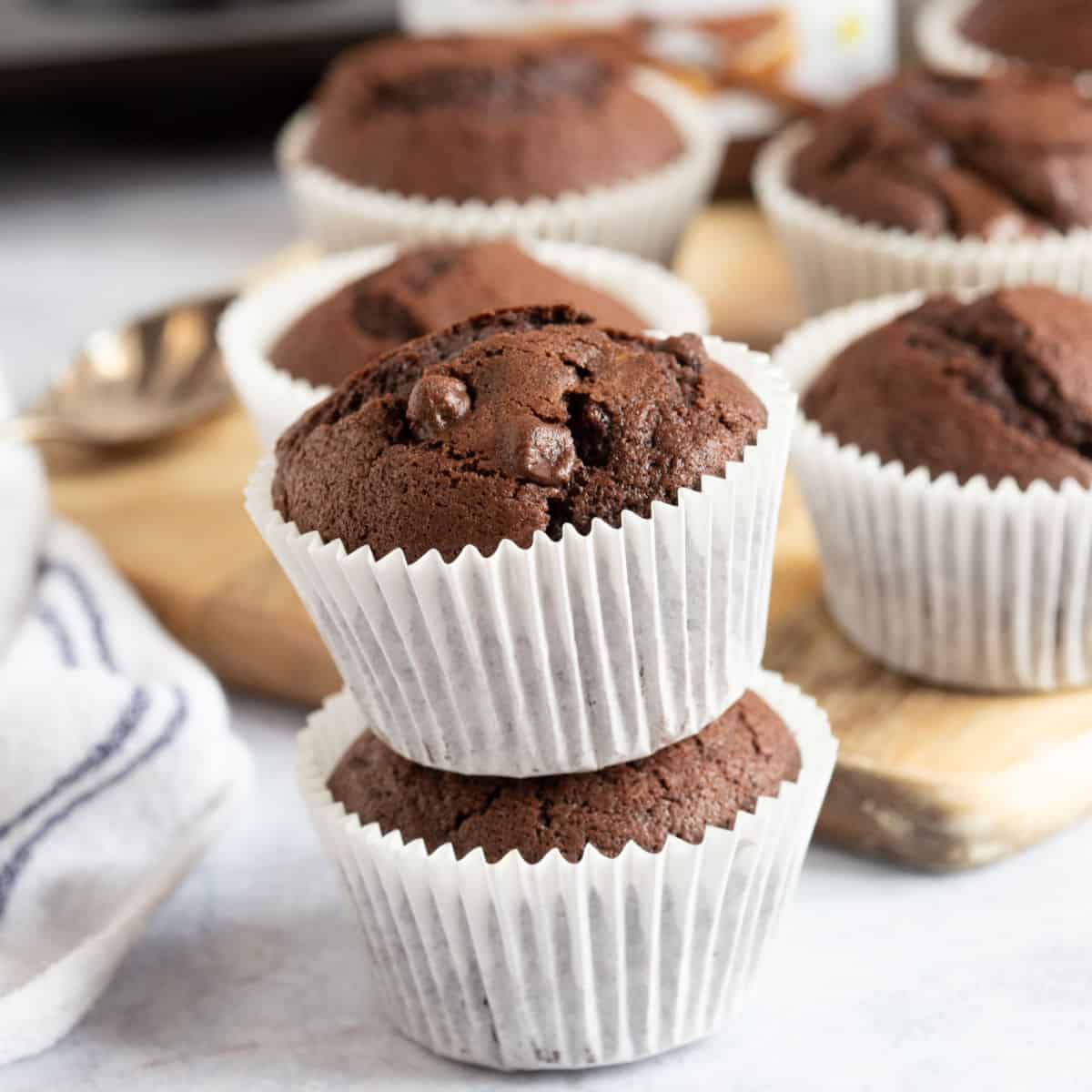 Easy chocolate Nutella muffins packed with sweet chocolate chips and a hidden layer of smooth Nutella spread inside!

Get the recipe => bit.ly/3HucElH