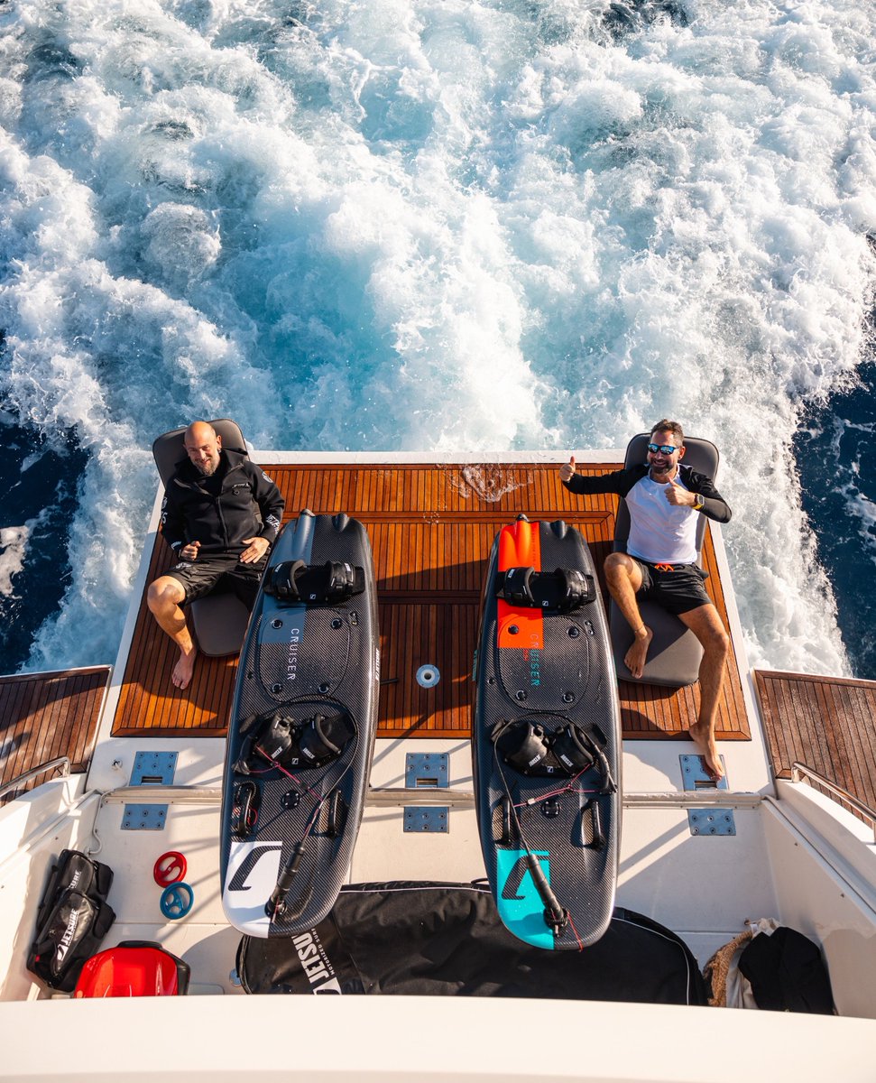 JetsurfOfficial's tweet image. Elevate your summer with JETSURF. Where luxury meets adventure, your elite surfing experience awaits. 

#SurfInStyle #JETSURF #BornForFun