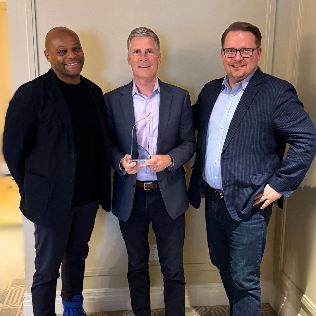 WWT has received the 2023 @Equinix Americas Partner of the Year Award! 🎉 🏆 ms.spr.ly/6015YbwOS