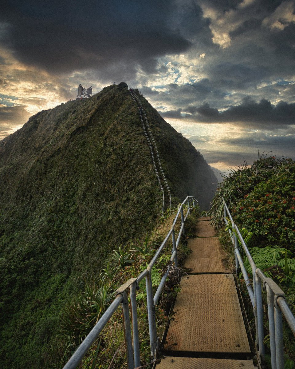 This is your sign to connect in nature and plan a romantic getaway to Oahu: tripadv.sr/4bIZyhZ