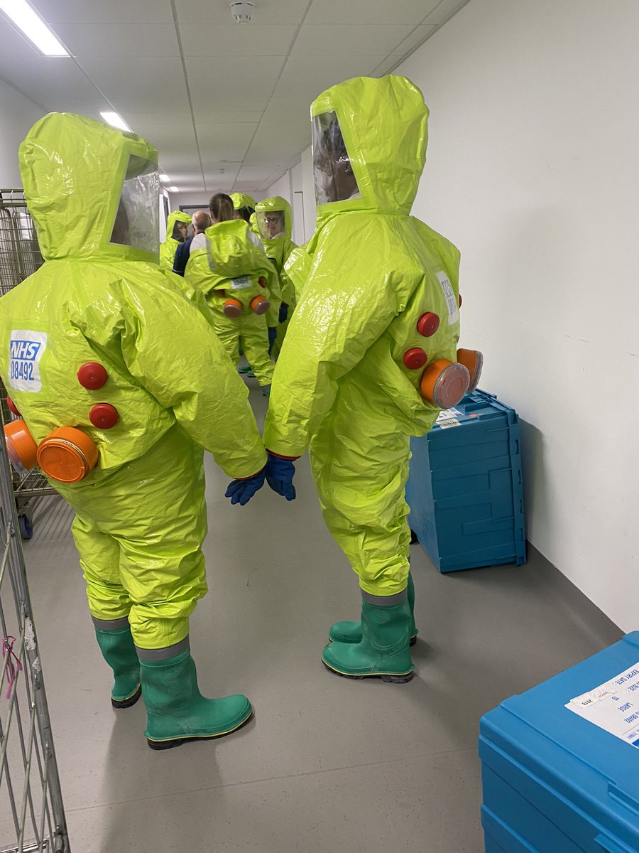 EmergencyDepar2's tweet image. Wednesdays 🏥☎️ @EmergencyDepar2 is MDT sim - ED Consultant &amp;amp; PBE led; today was paediatric anaphylaxis. Today was also  CBRN training &amp;amp; Manchester Triage System (MTS) Training @mrs_flatley @karenklmmoore @Caroline0511 @_cmsd