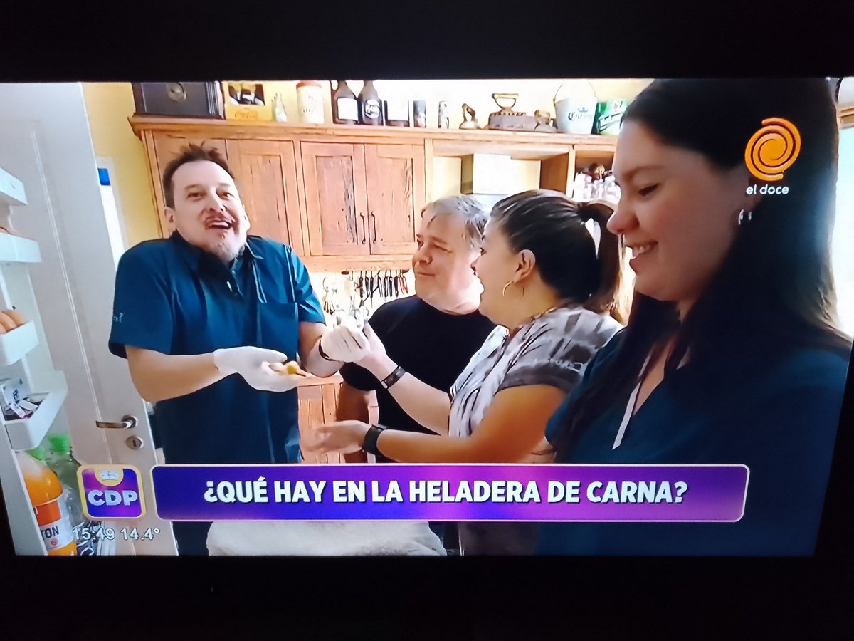 anferr04's tweet photo. Muchas botellas de agua, ésto parece la difunta correa...🤣🤣🤣 #Veron #cuestiondepeso #comandolight https://t.co/ngkr3ZDXVr