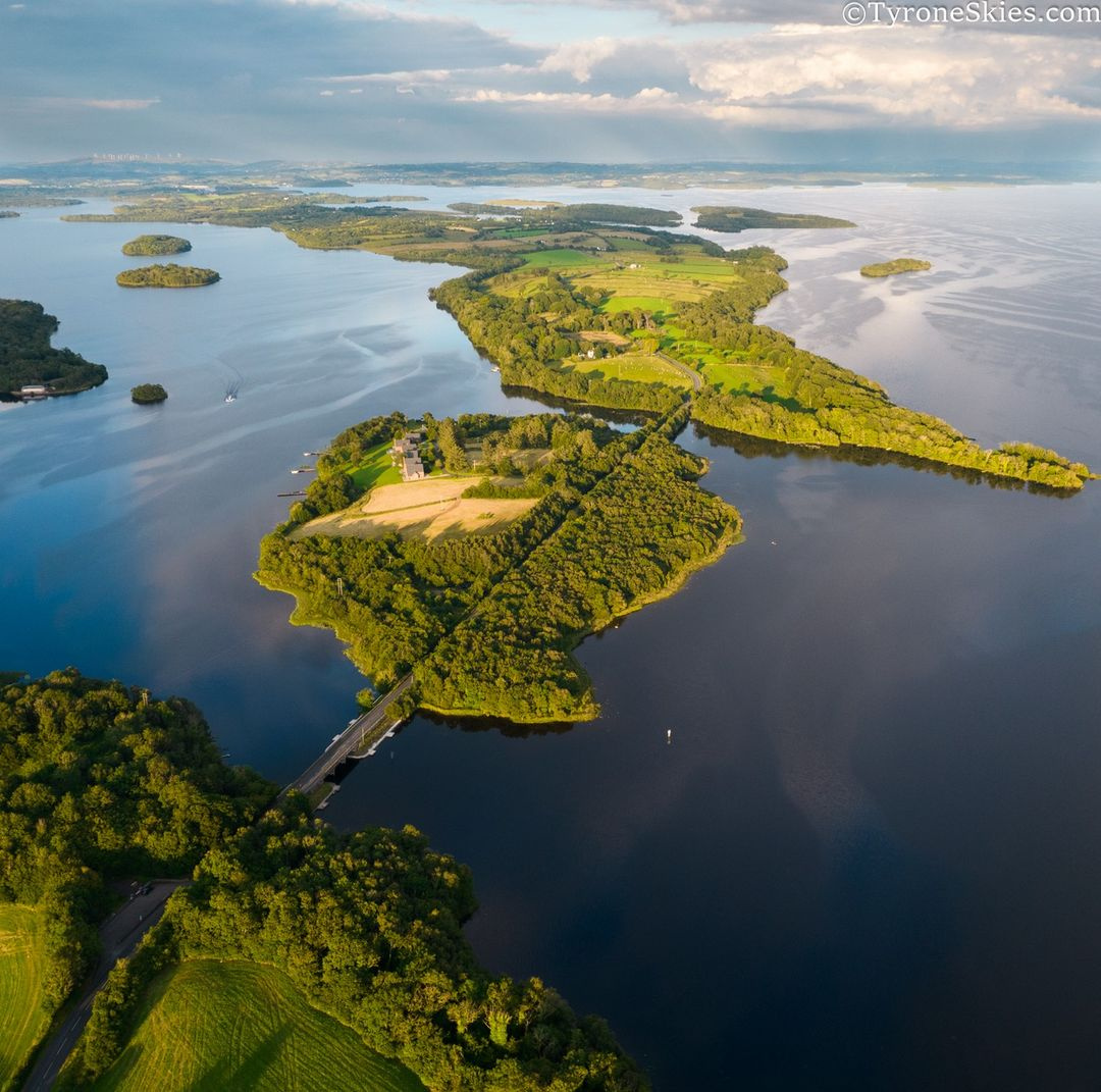 📍Boa Island, County Fermanagh 📸 instagram.com/tyrone_skies/ County Fermanagh Things to see and do lovetovisitireland.com/county-fermana…