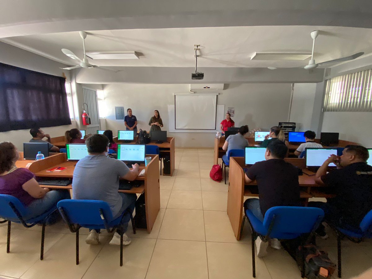 #Entérate | Colaboradores y colaboradoras de distintas áreas de este Sistema Estatal DIF, se capacitan en cursos de Excel Básico y Ortografía y Redacción en Documentos Institucionales por parte de ICATEBCS, ambos con una duración de 20 horas.