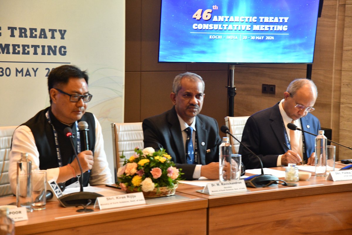 A- glimpse of the #ATCM46 -#CEP26 press briefing by HMoES, Sh. @KirenRijiju; Secretary, @moesgoi - @Ravi_MoES; Shri. Pavan Kapoor, Secretary (WEST) @MEAIndia; Amb. @PankajSaran11 - #ATCM46 -#CEP26 Chairman; Dr. @TMeloth, Director, NCPOR, & other dignitaries