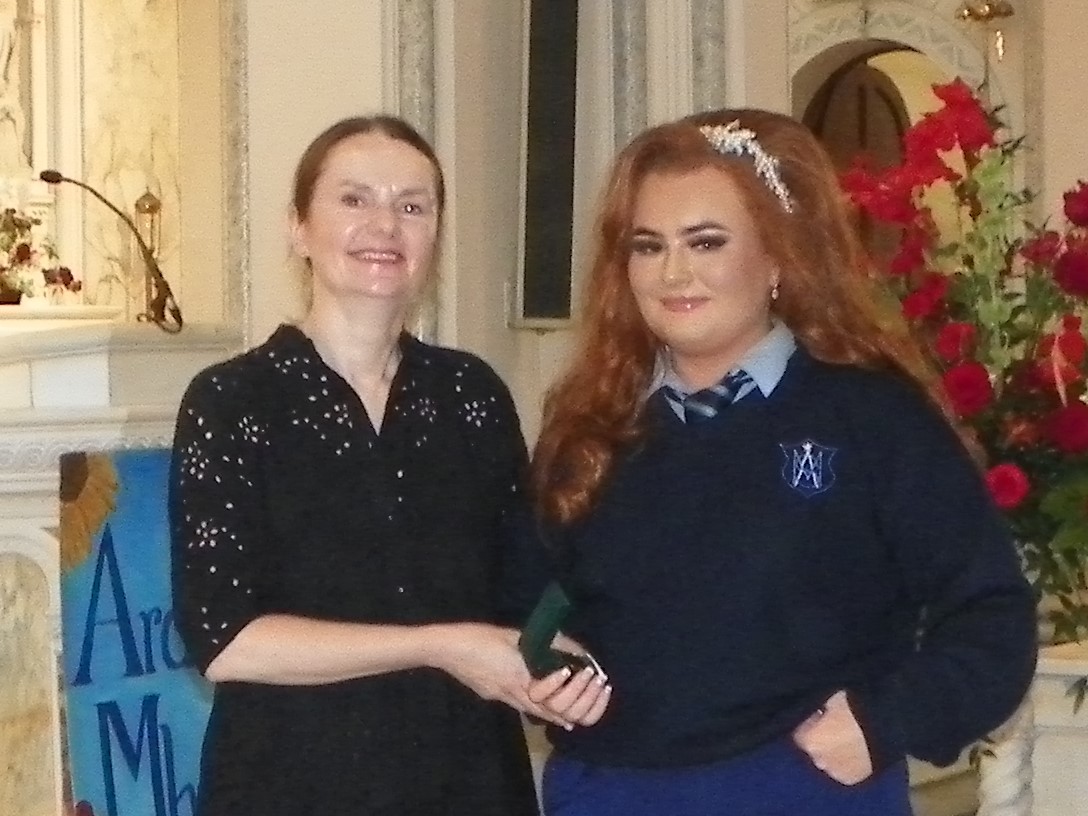 Extraordinary academic achievements were also marked, with Nicole Sheehy, Shona Healy, & Ella Casey being presented with the medals for #English! #Graduation #Classof2024 #LeavingCert #SchoolCommunity 🏅📷