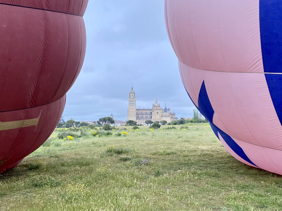 paseosenglobo's tweet photo. Incentivo @DYC_es 
#orgullososdeloquesomos
El cielo de Segovia como punto de encuentro 
La ciudad de los globos
https://t.co/SFSJTlbF8P https://t.co/4Q1ka2DoMJ
