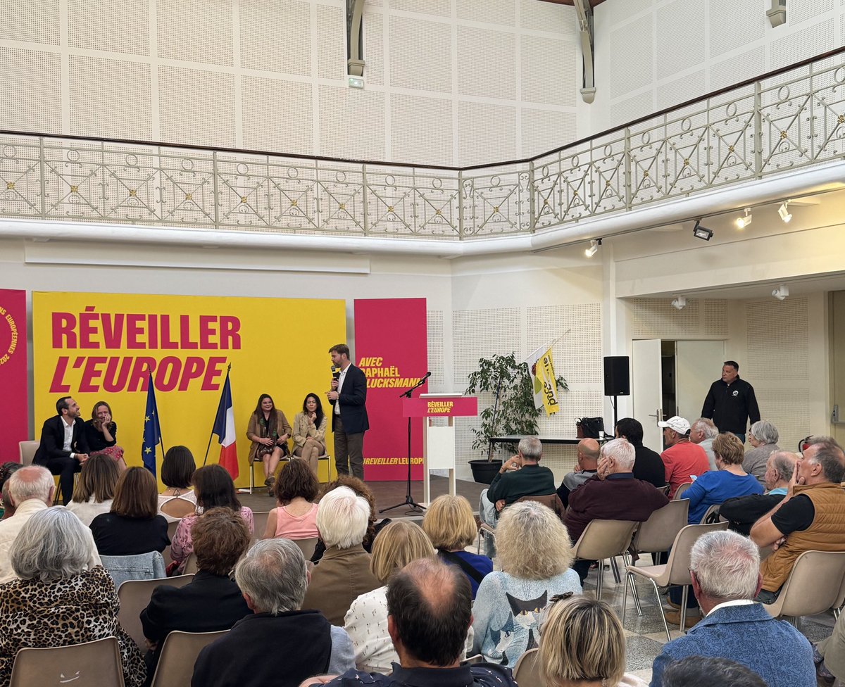 « Nous sommes partout chez nous, nous ne laisserons aucun territoire à l’extrême droite » Dans le Var, avec @p_lecorche, @KenzaAthanas & la candidate locale @NinuweDescamps, nous avons rappelé notre détermination à lutter contre l’extrême-droite en 🇫🇷 et en 🇪🇺 ! #RéveillerLEurope