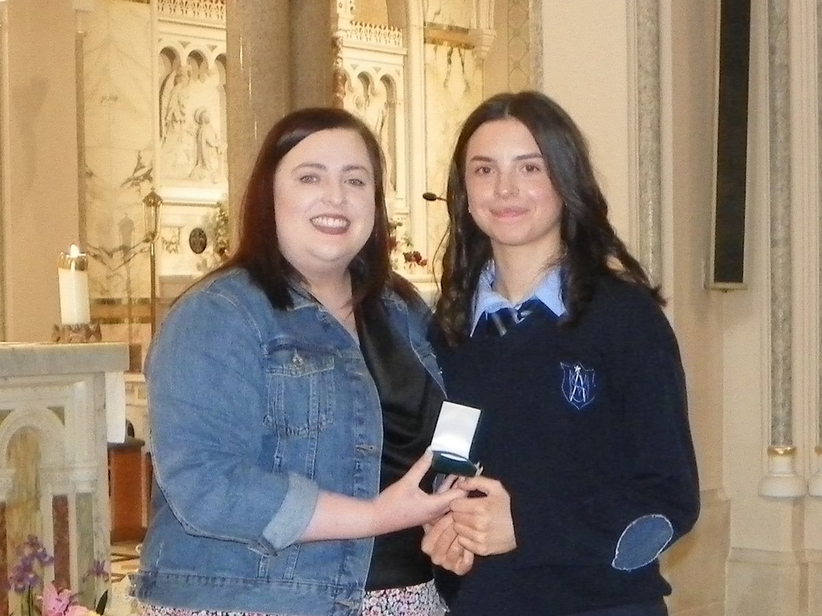 Dedication to an teanga beo was rewarded today when Ava Collins & Zoe Devoy won the medals for #Gaeilge. #Graduation #Classof2024 #LeavingCert #SchoolCommunity 🏅📷