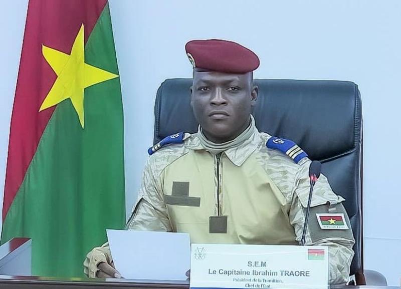 🇧🇫 Batı Afrika ülkesi Burkina Faso'da darbe ile idare el koymuştu.

🪖 Devlet Başkanı İbrahim Traore bürokratların maaşlarını %30 düşürerek, işçi maaşlarına %50 zam yaptı.

💰 Yüzbaşı Traore başkanlık maaşını reddederek, asker maaşı almaya devam edecek.