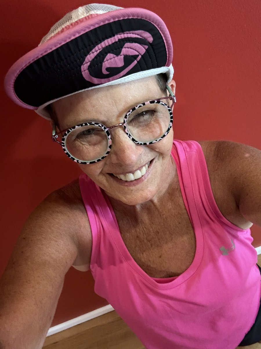 #PinkWednesday afternoon 5 TM run/walk  miles. The cleaning crew was here and someone found my glasses!!! They’ve been missing at least 9 months. I’m a very happy girl ☺️

#IRun4Aiden #MSCoffeeRunners @Orangemud #MindOverMatterAthlete @ROADiD