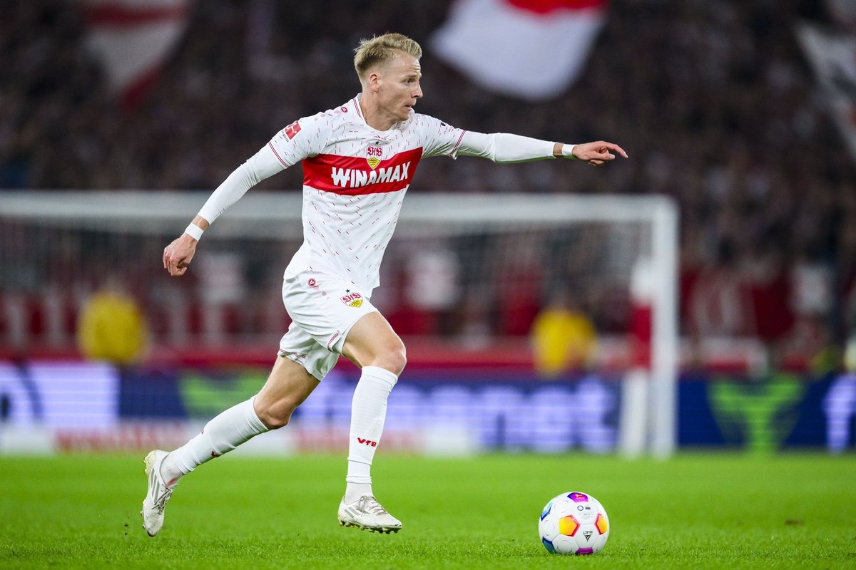 Chris Führich is leaning towards joining FC Bayern despite interest from Borussia Dortmund and from English clubs. Bayern are looking for fresh personnel on the wing positions this summer. Despite a contract until 2028, Führich can leave Stuttgart for €25-30m [@kicker]