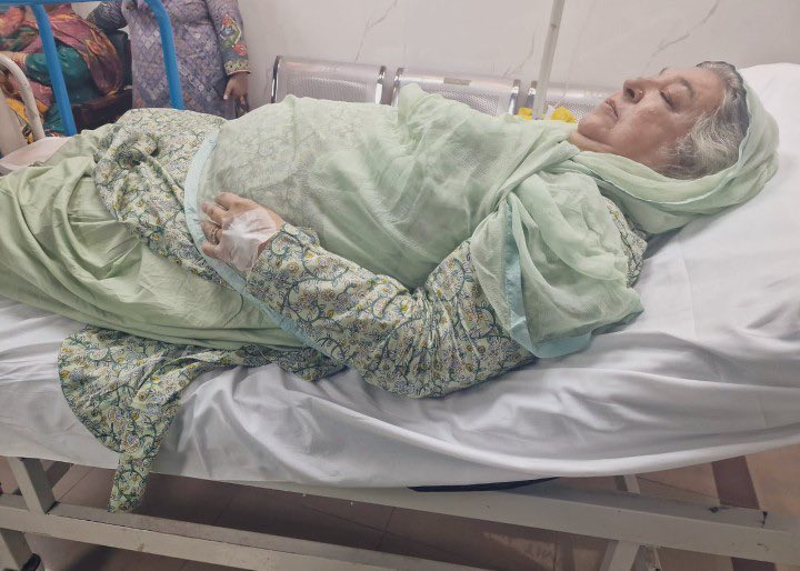 اطلاعات کے مطابق ڈکٹر یاسمین راشد کی کی طیعیت ناساز ہے۔ انھیں اس جبر کے دور میں ایک سال سے زائد کے عرصے سے بے گناہ قید رکھا گیا ہے۔ ان کا قصور صرف یہ کے انھوں نے پریس کانفرنس کرنے سے انکار کیا۔ ایک بزرگ خاتون سے بھی اتنا خوف؟