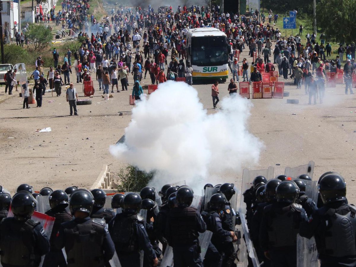 #OtD 22 May 2006 teachers in Oaxaca, Mexico, walked out on strike for the 25th consecutive year. They set up a camp and encouraged students/families to join, which tens of thousands did in an uprising that lasted 5 months stories.workingclasshistory.com/article/9510/o…