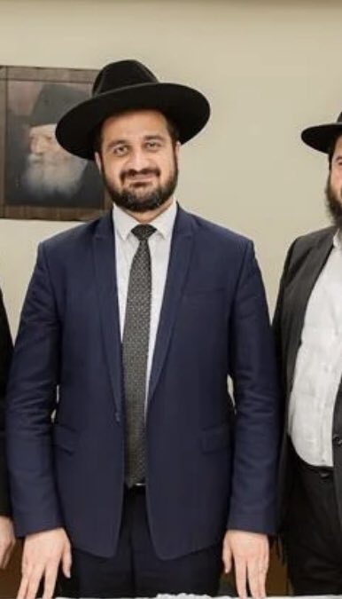 These are not Iranian Jews. They are Ashkenazi from the Neturei Karta who are known to push Holocaust denialism. On the left is the Neturei Karta On the right is what the actual chief rabbi of Iran looks like