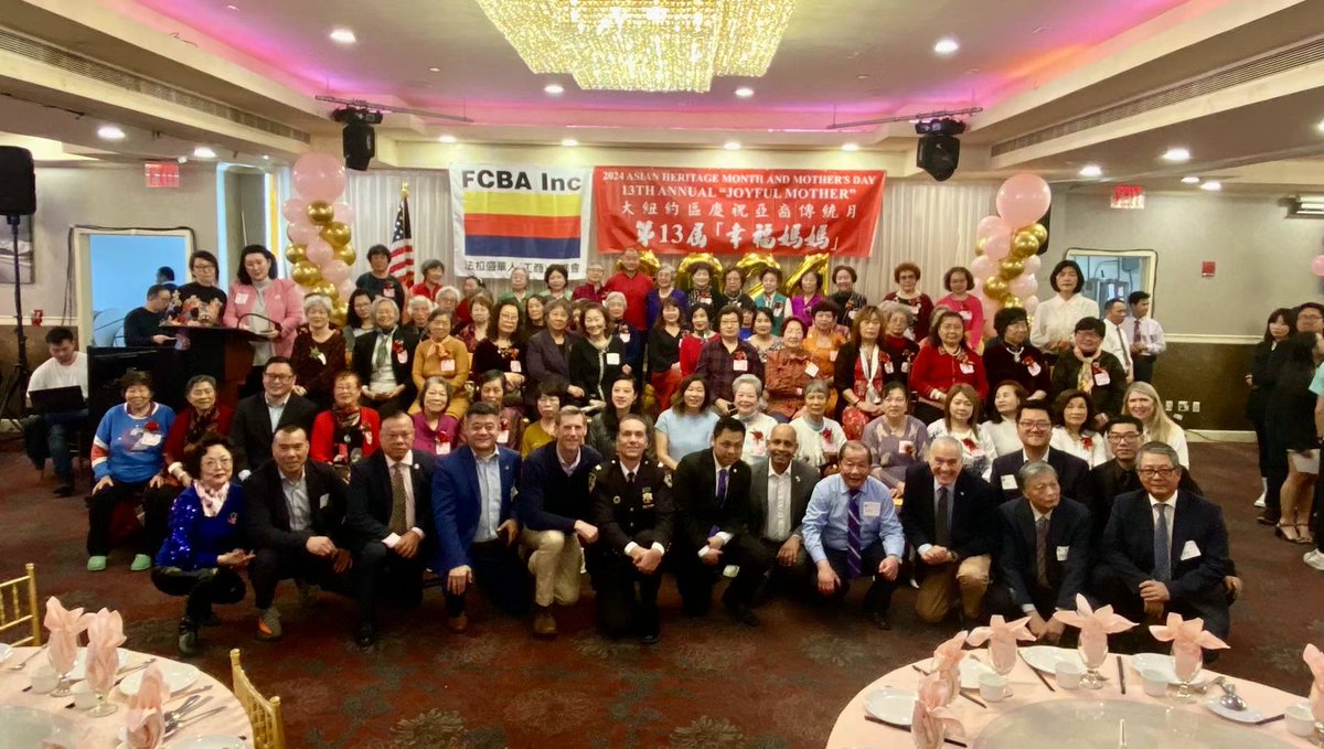 mayorsCAU's tweet image. .@mayorsCAU AAPI Liaison joined the Flushing Chinese Business Association (FCBA) for their 13th annual Joyful Mother Celebration. It was great to see so many members of the #Flushing community to celebrate both #AAPI Heritage Month and Mother's Day. 🌼💮🌸
