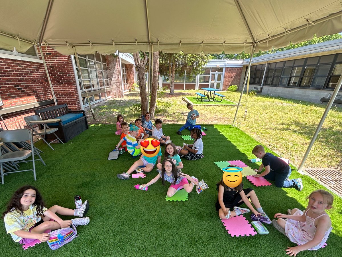 MsJamieGilmore1's tweet photo. Beautiful day to earn Snack Outside! @HowellTwpTauntn @CoderClubAdv https://t.co/JU5EVAxExQ