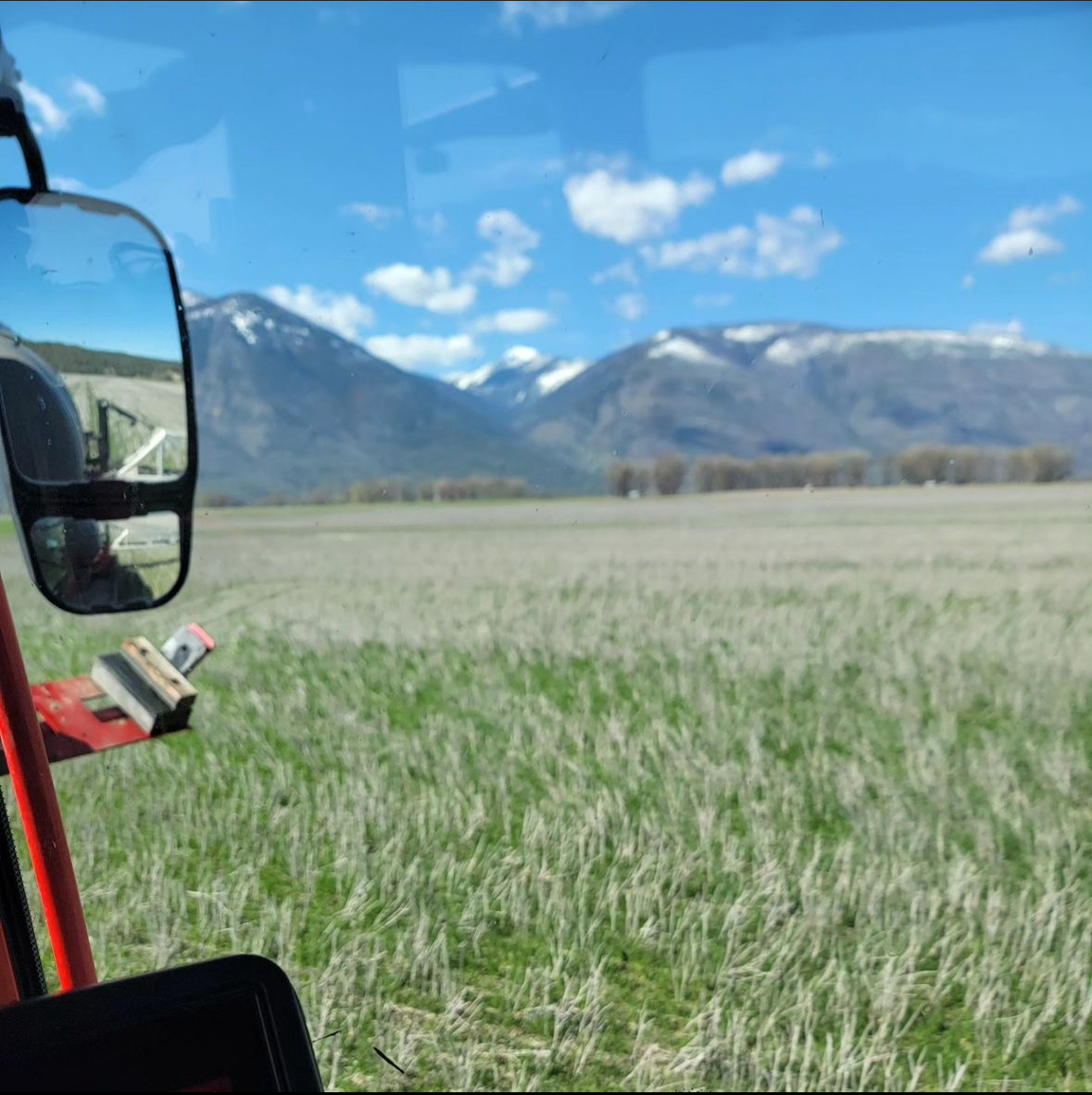 The best views are cab views. Example number 1,395,027 on this #WheatFieldWednesday.

🌾: WB1783
📸: dirtscratcher1978 on IG
📍: Northern Idaho