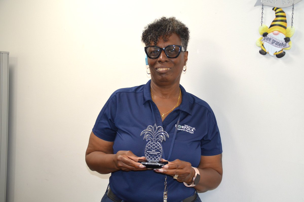 Congratulations to Ms. Carla Plummer from the Parking Division for being recognized as a @VisitNorfolkVA Champion of Hospitality! 🍍🏅 Thank you for everything you do to make our beautiful city a welcoming destination for visitors and residents! 🙌 visitnorfolk.com/blog/visitnorf…