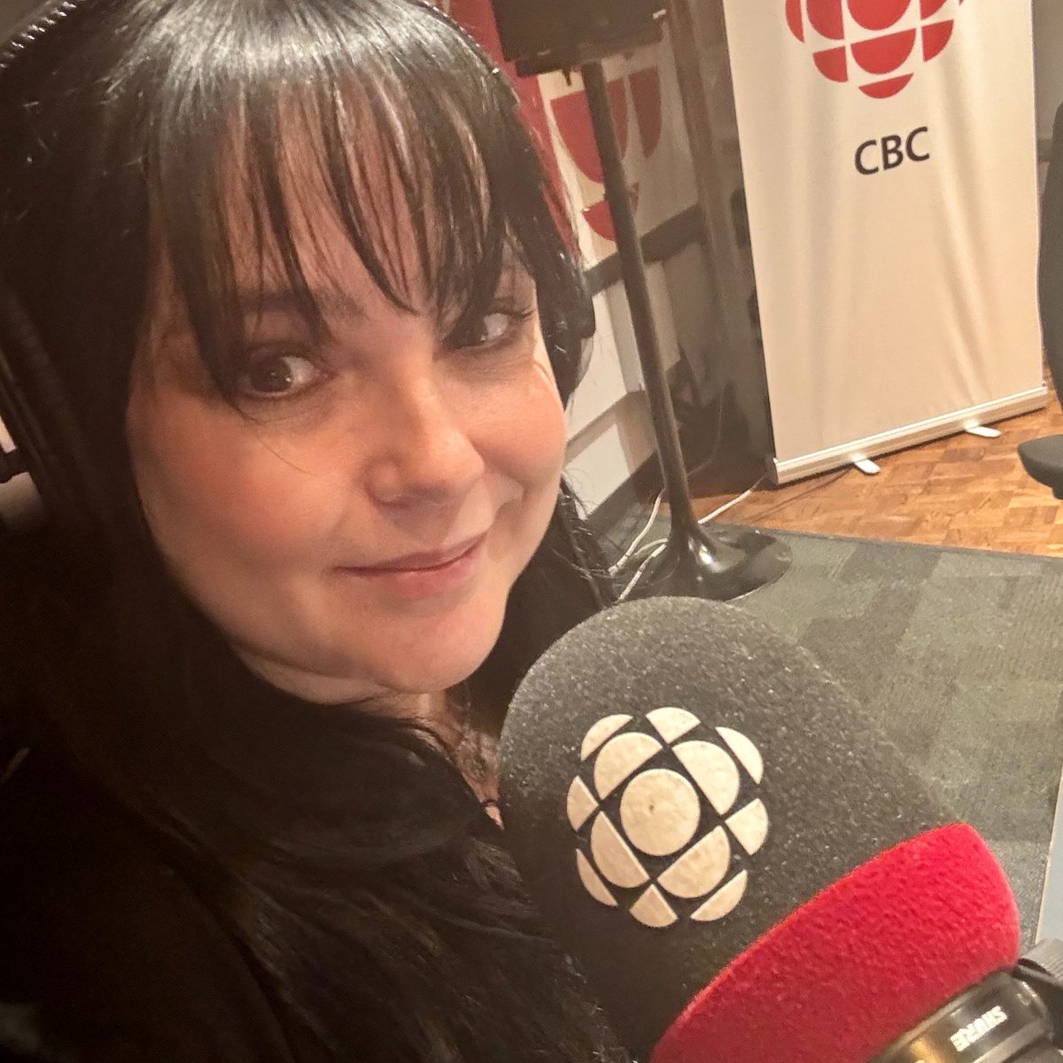 🎙️First in studio experience today joining @mattgallowaycbc to talk about team diversity in the operating room! with input from @SarooSharda_MD 📻🎧Tune in @TheCurrentCBC to listen Thanks for having me @CBC!