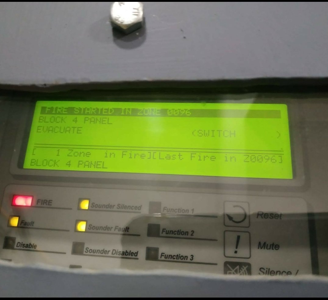 DubFireBrigade's tweet photo. Do you live in an apartment?

On activation of the fire alarm you should

➡️Make your way to the nearest exit and towards your designated rendezvous point

🚪Close all doors behind you

🤳Diall 999/112 and ask for the fire brigade

🚒Do not re enter until advised to do so https://t.co/FKxW850QpE