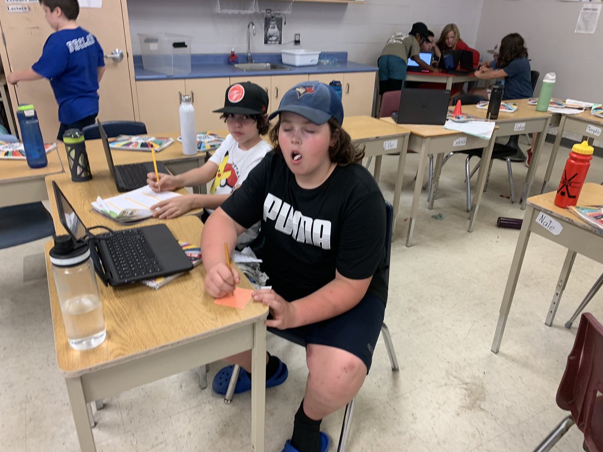 On fait de la recherche pour contribuer à notre frise chronologique ! The students are researching so that they can contribute to our class’ collaborative timeline in social studies. <a href="/ArdaghBluffsPS/">Ardagh Bluffs Public School</a>