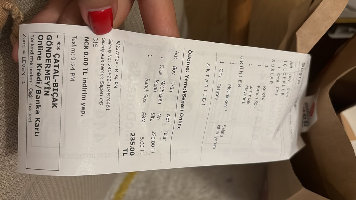 busrayoltas's tweet photo. Yemeksepeti mcdonalds beşiktaş çarşı şube yanlış sipariş 1: mcchicken menü + ranch sos
Eksikler: ketçap, sarımsaklı mayonez, pipet, ranch sos ek olarak cola seçtgm halde icetea geldi. 
Eksikleri gönderdiler ama yine yanlış, ketçap yerine mayonez geldi. #yemeksepeti #mcdonalds https://t.co/HTfhg8E8Hp