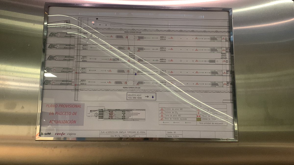 sandraldia's tweet photo. @Renfe lo del plan de autoproteccion pendiente de actualizar desde 2014 … 
Visto en vía 8 en lateral escalera mecánica ahora https://t.co/jTX27yNmBr