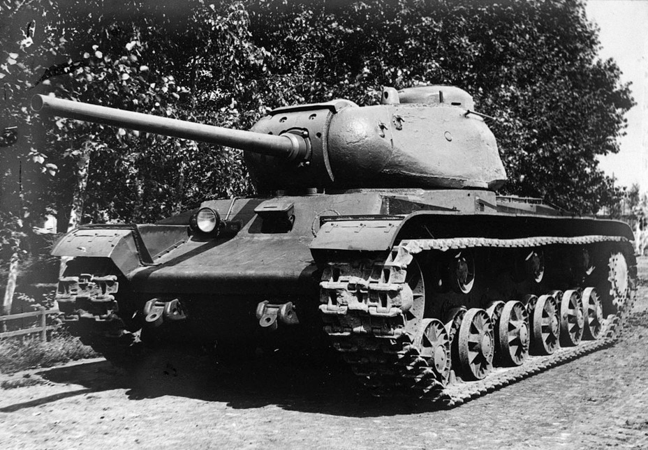 The Object 239 design was presented #OTD in 1943. The tank violated several design requirements, but performance was so much better than that of the 'law-abiding' Object 238 that this was overlooked. #tanks #History #WW2 #WWII