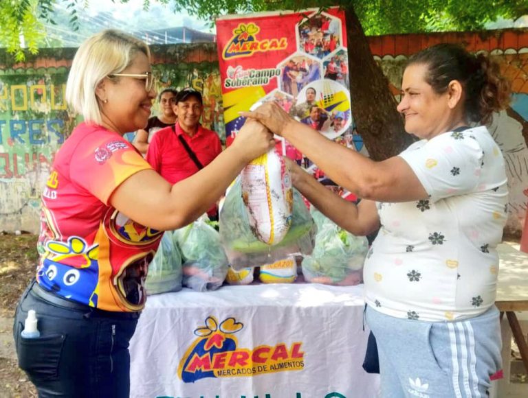 MercalOficial's tweet photo. #Minppal ||
#Trujillo ||Ferias del Campo Soberano atendieron a 10 mil 132 familias de 5 municipios en Trujillo
#PuebloMaduroPaLasQueSea ||@MercalOficial
Para más Información: https://t.co/43LZnmBFFW https://t.co/2IbCayIq4a
