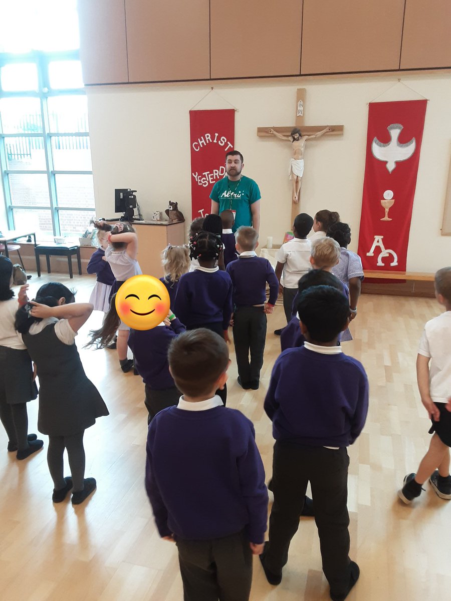 StJosephsSR46HY's tweet photo. Altru came to St Joseph’s to complete a workshop on Healthy Eating! We played games, learnt songs, found out about food groups and why we need to have a balanced diet. We then presented what we found out to Year 2 and Reception at the end of the day. #Altru #healthyeating https://t.co/6rpcguWkeD
